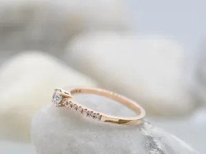 Anillo de Oro Rosa con Diamantes
