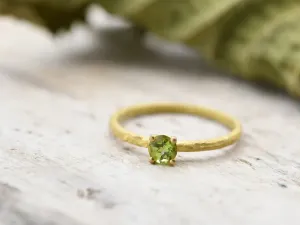 Anillo de Oro con Peridoto