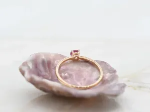 Anel de Ouro Rosa con Zafiro Rosa