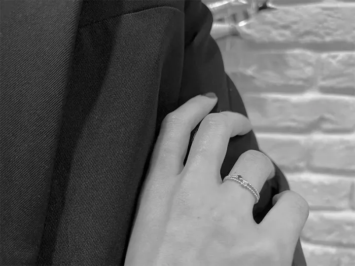 Anillo de Oro Blanco con Diamante Negro