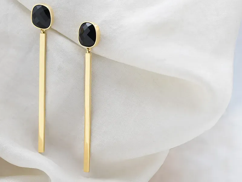 Pendientes Largos de Oro con Ónix