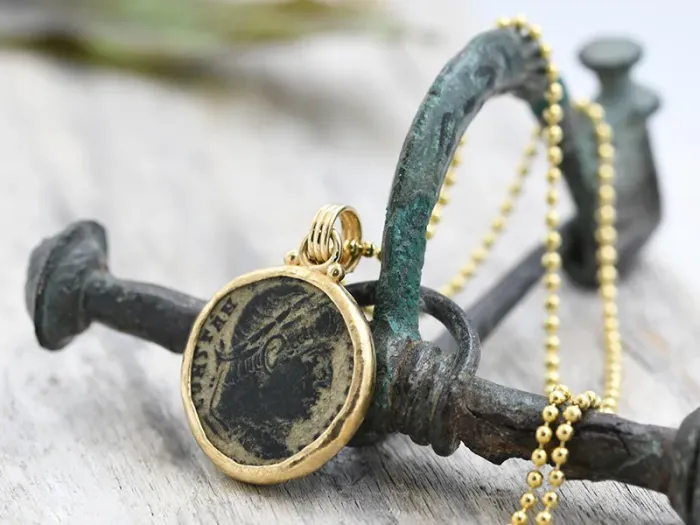 Colgante de Oro con Moneda Romana
