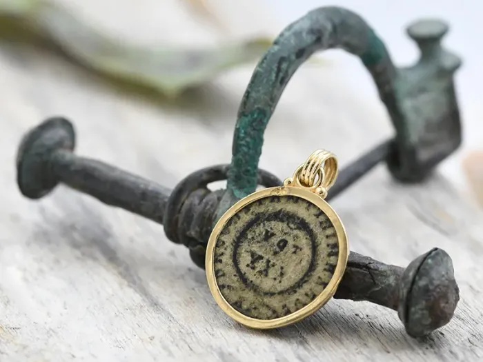Colgante de Oro con Moneda Romana