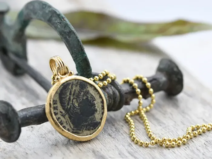 Colgante de Oro con Moneda Romana