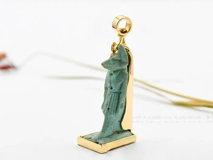 Colgante con Amuleto Antiguo de Anubis