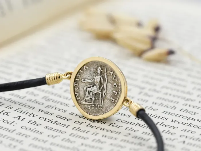 Pulsera de Oro con Moneda Romana