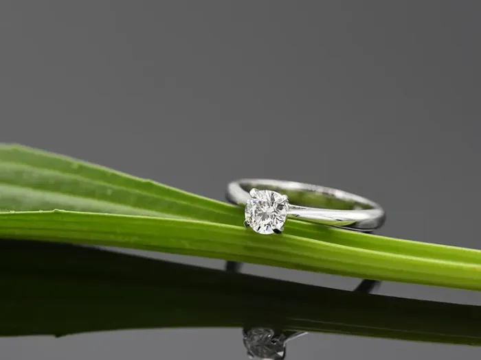 White Gold Engagement Ring with a 0,50 qt Diamond