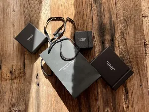 Gargantilla de Oro con Diamantes Negros