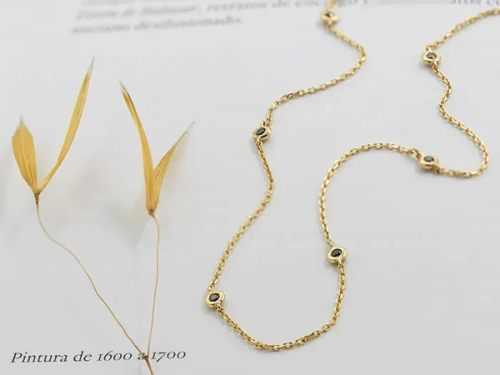 Gargantilla de Ouro con Diamantes Negros