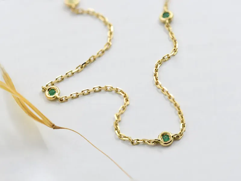 gold choker with emeralds