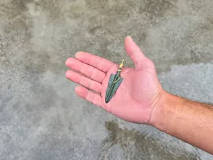 Colgante con Punta de Frecha de 2700 años de Antigüedade