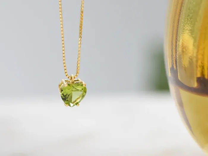 Colgante con Peridoto Talla Corazón