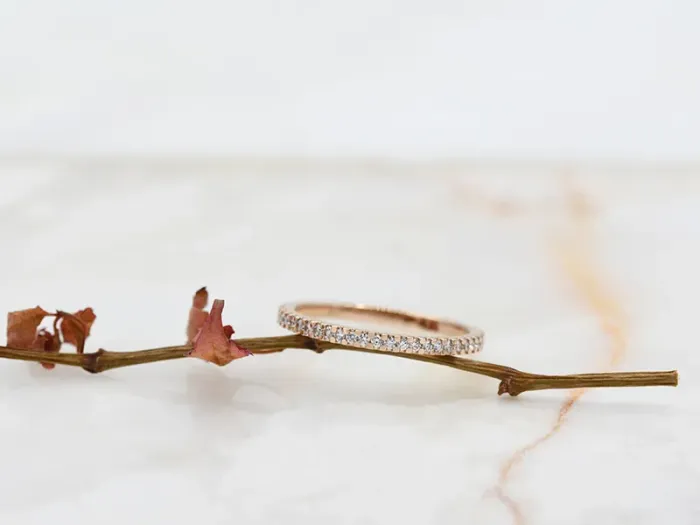 Anillo Eternity de Oro Rosa y Diamantes