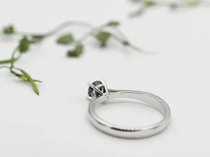 Anillo Solitario de Oro Blanco con Diamante Negro