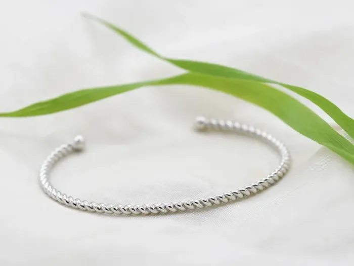 Brazalete de Espiral en Oro Blanco