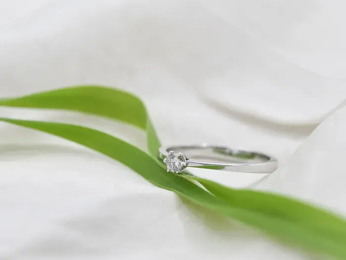 White Gold Engagement Ring with a  0,15 qt Diamond