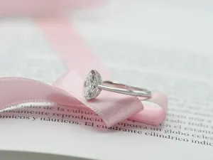 Anillo Solitario de Oro Blanco con Diamante talla Marquise
