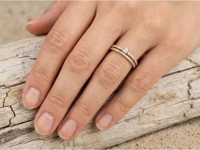 Anillo Eternity de Oro Rosa y Diamantes