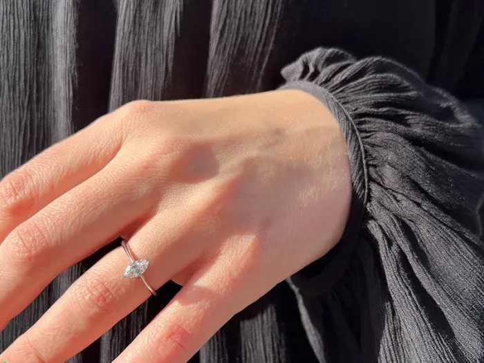 Anel Solitario de Ouro Branco con Diamante talla Marquise