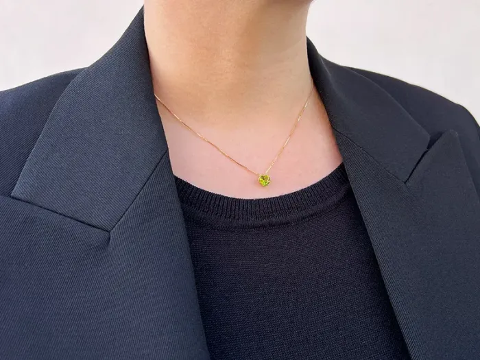 Colgante con Peridoto Talla Corazón