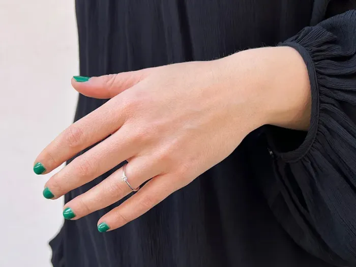 Anillo Solitario de Oro Blanco con Diamante de 0,15 qt