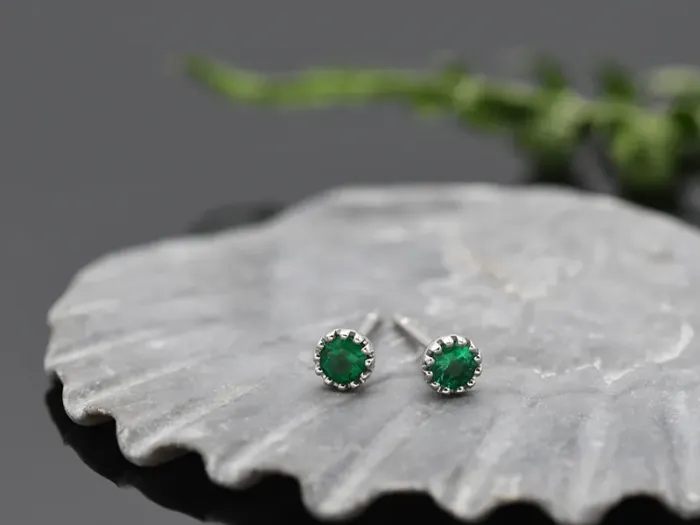 Pendientes Twiggy de Oro Blanco y Esmeraldas