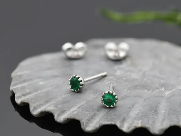 Pendientes Twiggy de Oro Blanco y Esmeraldas