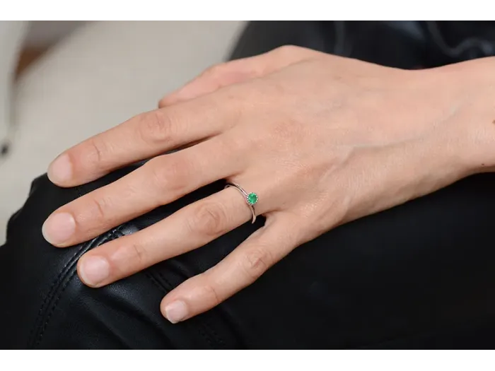 18K Gold Ring with Emerald