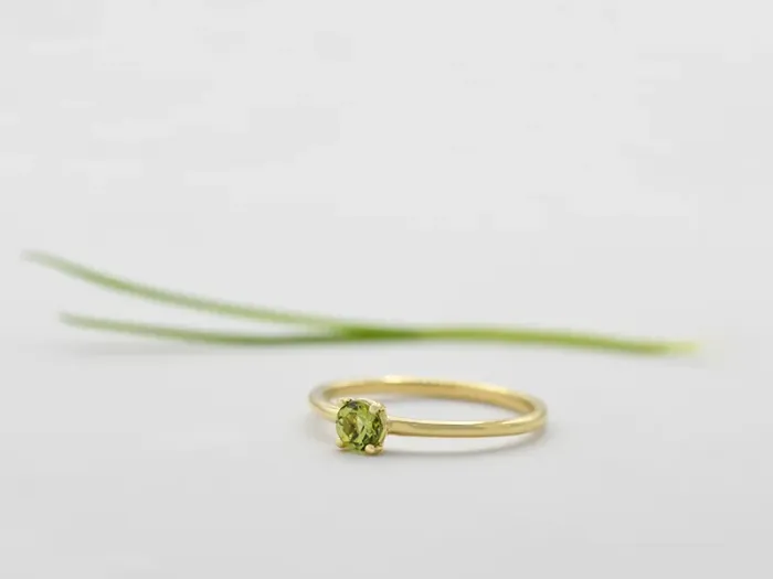 Anillo de Oro con Peridoto