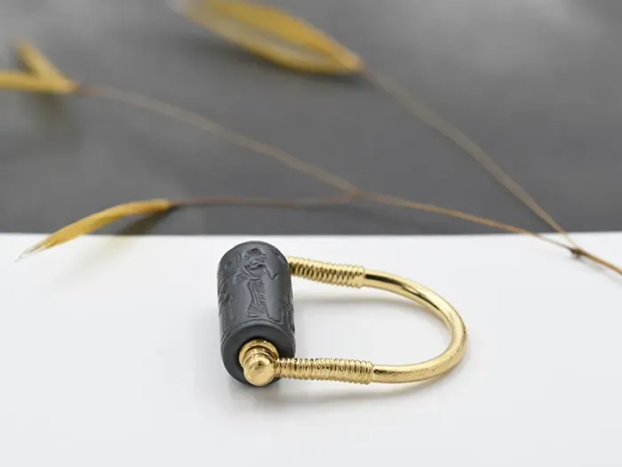 Anillo de Oro con Sello Giratorio