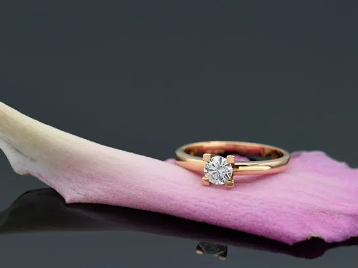 Anel Solitario de Ouro Rosa con Diamante 0,40qt