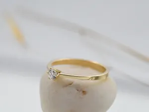 Gold Engagement Ring with a  0,15 qt Diamond