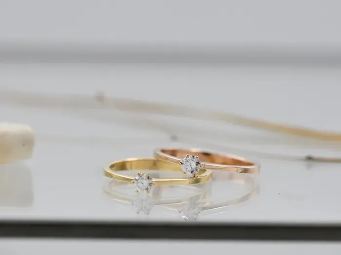 Anillo Solitario de Oro con Diamante de 0,15 qt