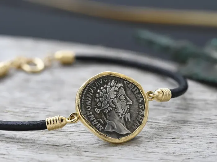 Pulsera de Oro con Moneda Romana