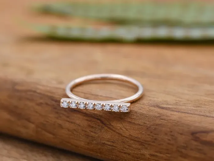 Anillo de Oro Rosa con Diamantes