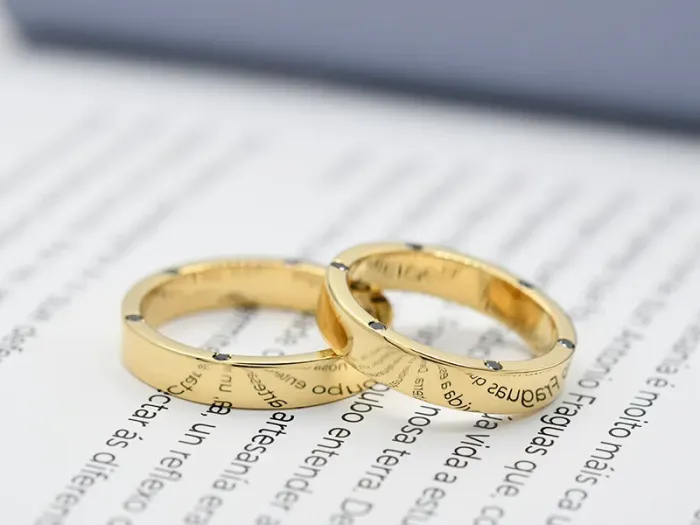 Alianza de Oro con Diamantes