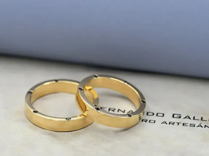 18K Gold Wedding Ring with Diamonds