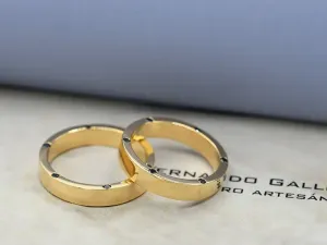 18K Gold Wedding Ring with Diamonds