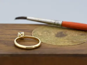 Anillo Solitario de Oro Amarillo con Diamante 0,50 qt