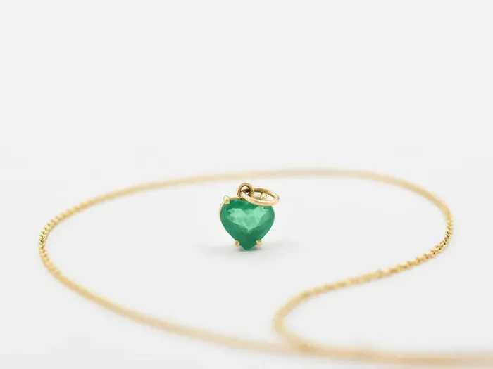 Colgante con Esmeralda Talla Corazón