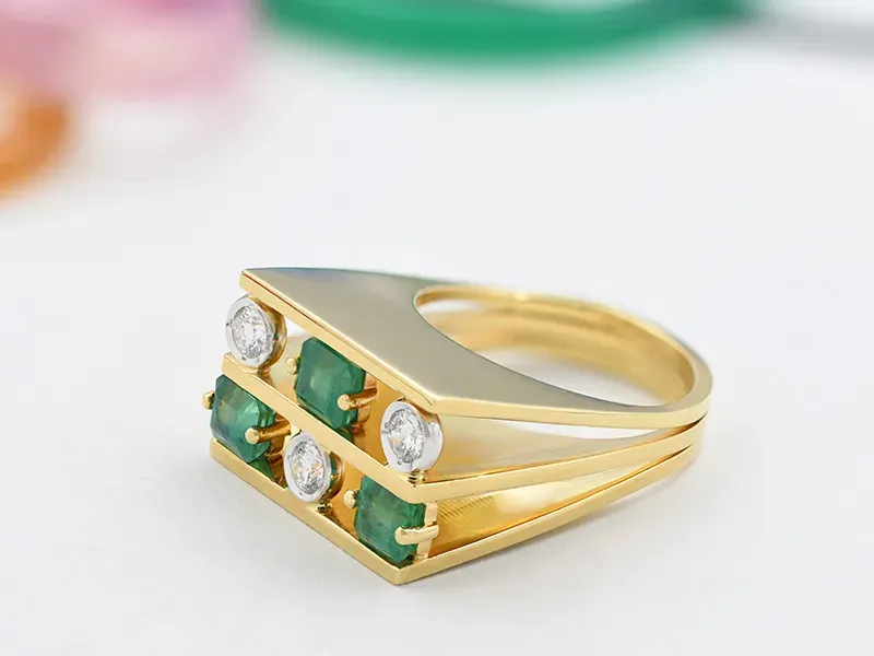 Kandinski Ring with Emeralds and Diamonds