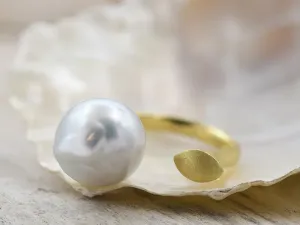 Gold Ring with Australian Pearl