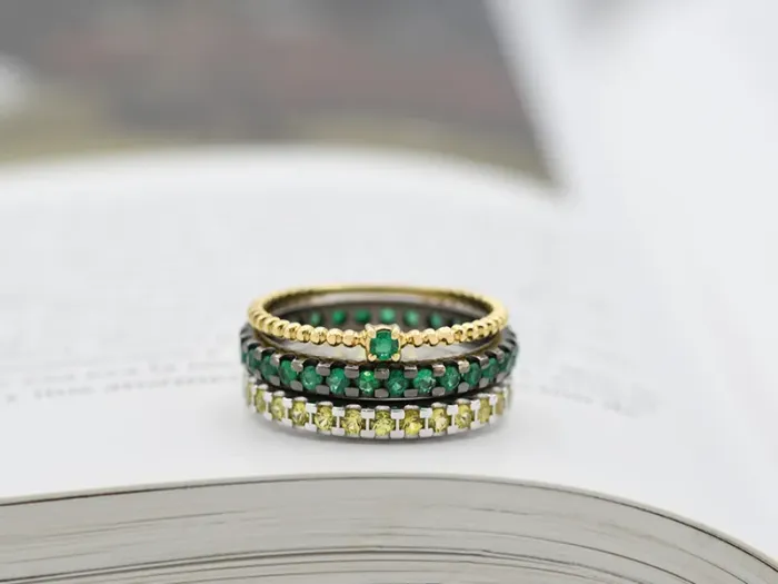 Anillo de Oro y Esmeralda
