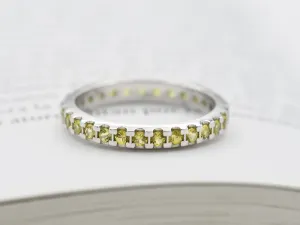 Anillo Eternity de Oro Blanco y Zafiros Amarillos