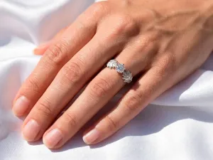 Anel Follas de Roble con Diamante