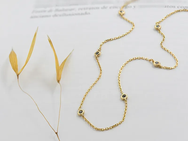 Gargantilla de Ouro con Diamantes Negros
