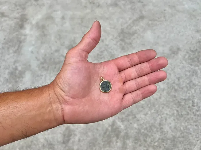 Colgante de Oro con Moneda Romana