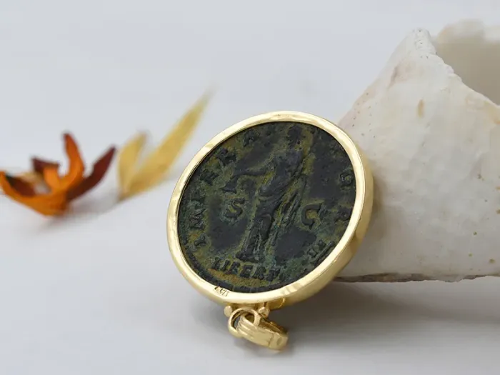 Gold Pendant with Roman Coin