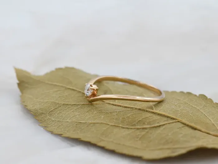 Wave Ring in Rose Gold and Diamond