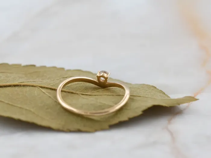 Wave Ring in Rose Gold and Diamond